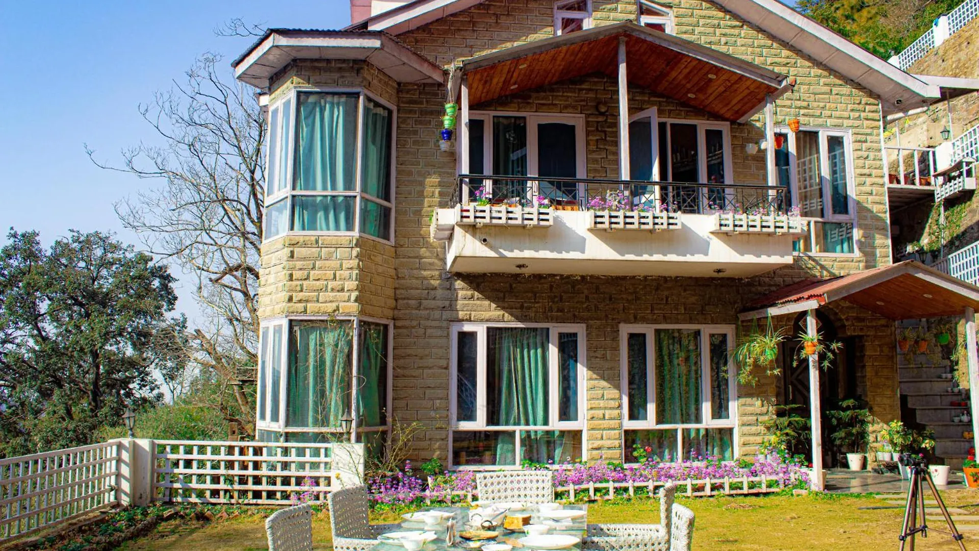 Whispering Pines Villa Shimla 0*,